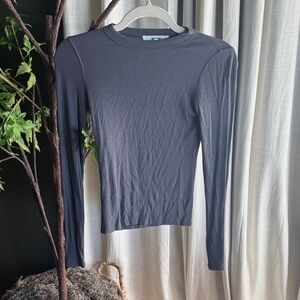 Women's Gray Long Sleeve Top